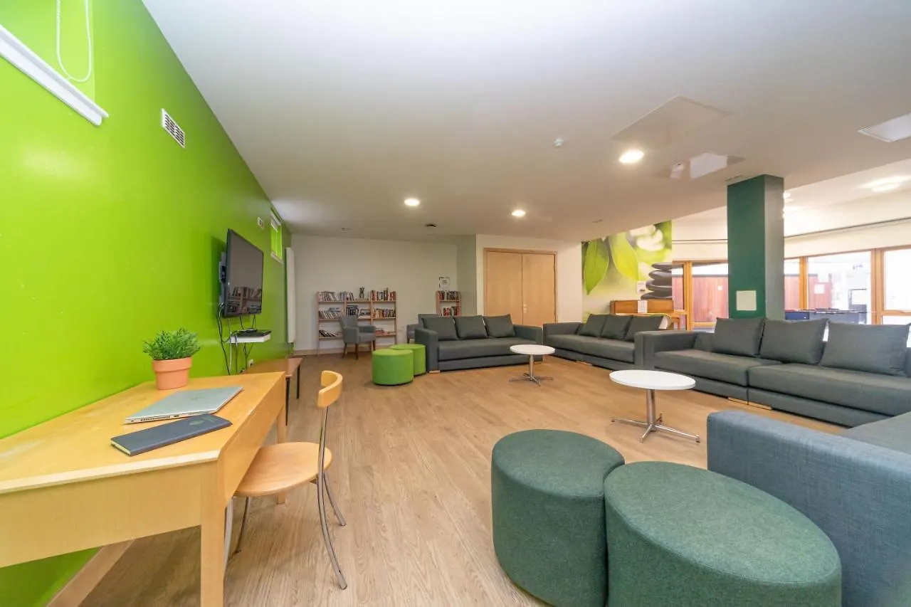 הקונטקטים של Joivy Affordable 3,4,5 And 12 Bed Private Flats Next To Royal Mile (Adults Only)
