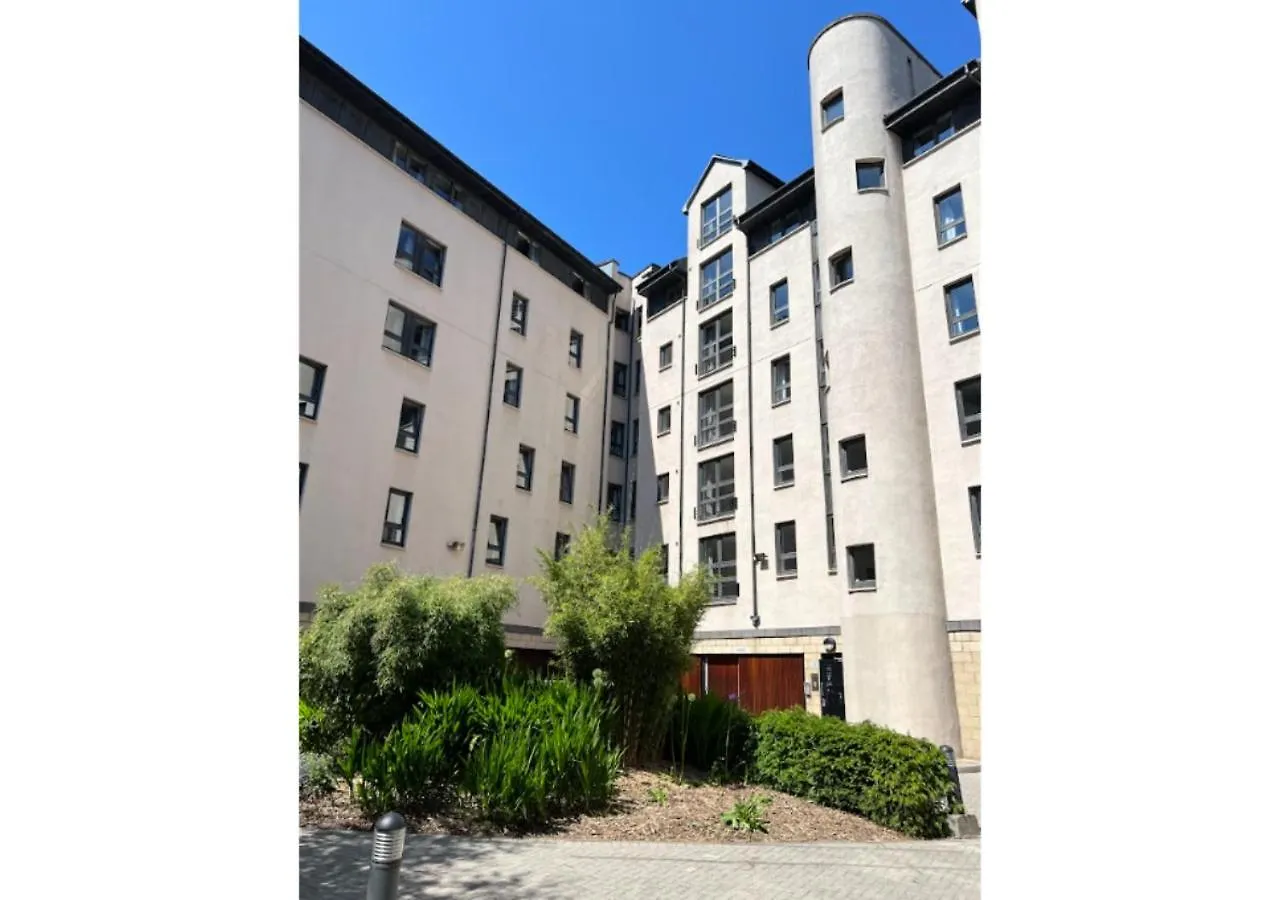 דירות אדינבורו Joivy Affordable 3,4,5 And 12 Bed Private Flats Next To Royal Mile (Adults Only) בריטניה