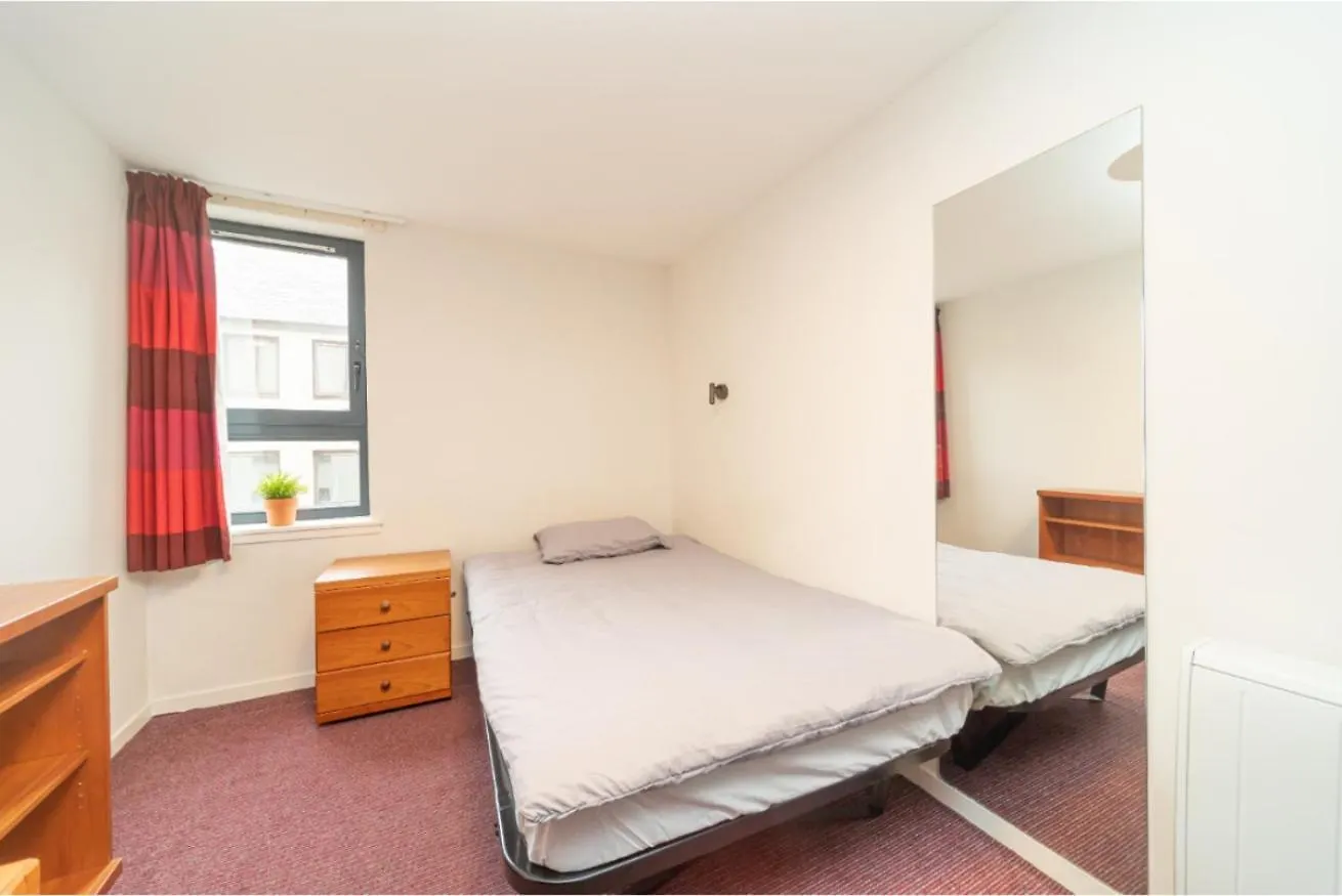 דירות אדינבורו Joivy Affordable 3,4,5 And 12 Bed Private Flats Next To Royal Mile (Adults Only) בריטניה